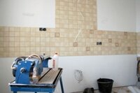 Укладка плитки в ванной и кухне на пол и на стену. Делаем косметический, капитальный и евроремонт квартир в Краснодаре. Укладка плитки в ванной и кухне на пол и на стену. Делаем косметический, капитальный и евроремонт квартир в Краснодаре.